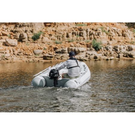 Moteur hors-bord Tohatsu MFS 3,5 CV avec réservoir interne et barre franche