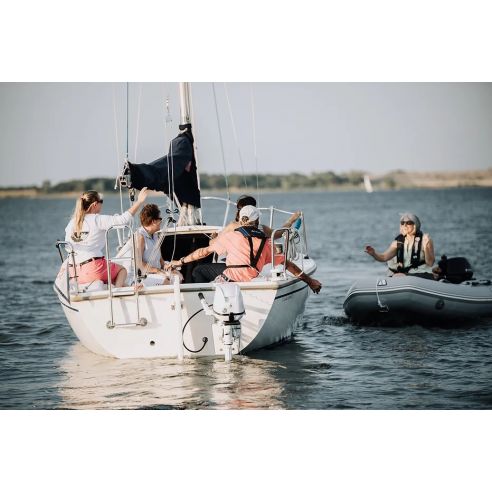 Moteur hors-bord Tohatsu MFS 5 cv GPL avec réservoir externe et barre franche