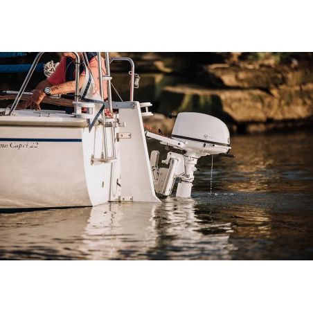 Moteur hors-bord Tohatsu MFS 5 cv GPL avec réservoir externe et barre franche